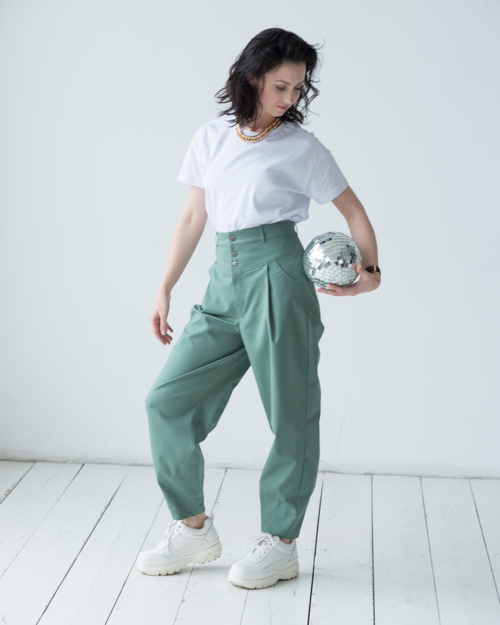 Брюки-бананы зеленые