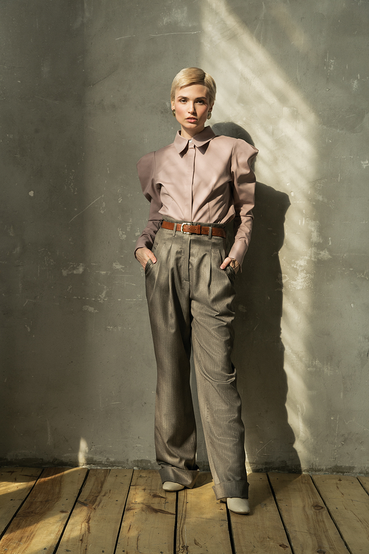 Брюки на высокой талии бежевые